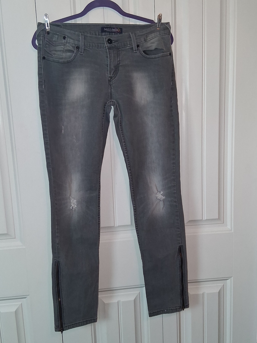 Levi's Women's Gray Skinny Jeans, Ankle Zips 30 Waist (Size 10 US)